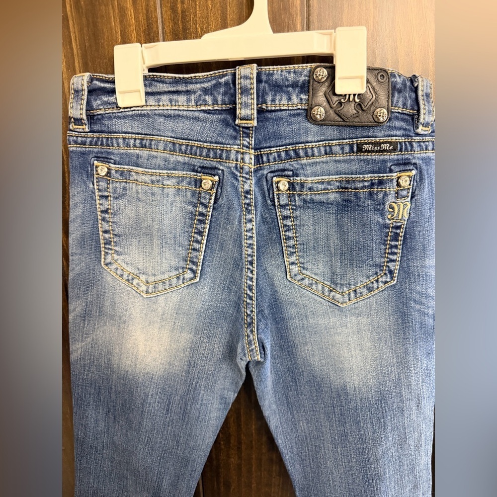 Miss Me Jeans Boyfriend Womens 28 JB5151P34 Cuffed Capri Distressed Rhinestone - Picture 10 of 10